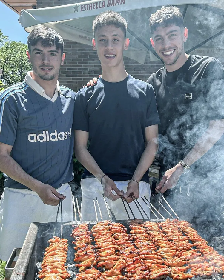 Brahim Diaz, Arda Guler i Fede Valverde świętowali wygrane "El Clasico" na barbecue